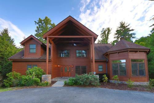 Majestic Manor Cabin