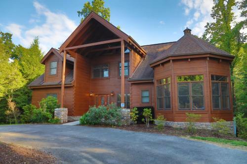 Majestic Manor Cabin