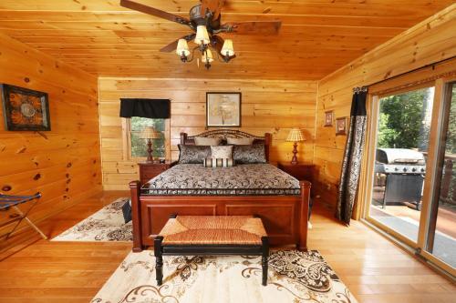 Majestic Manor Cabin
