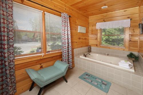 Majestic Manor Cabin