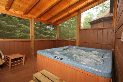 Majestic Manor Cabin