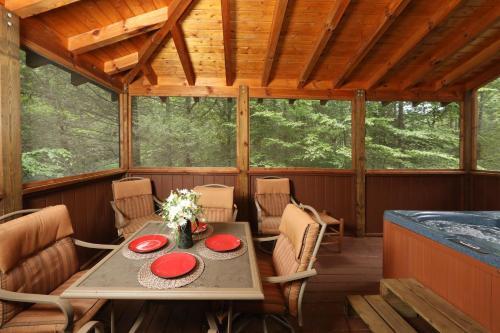 Majestic Manor Cabin