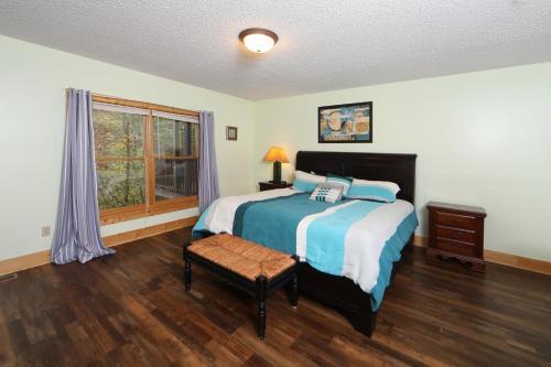 Majestic Manor Cabin