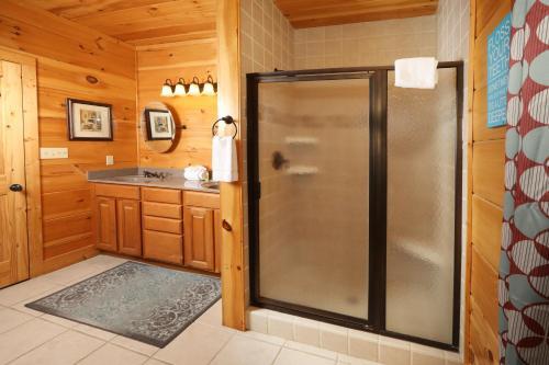 Majestic Manor Cabin