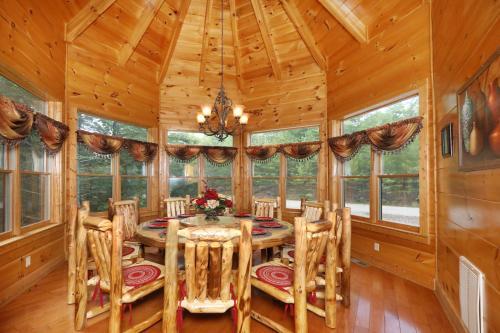 Majestic Manor Cabin