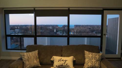 Cozy Downtown High-rise Luxury Apartments