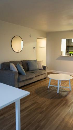 Cozy Downtown High-rise Luxury Apartments