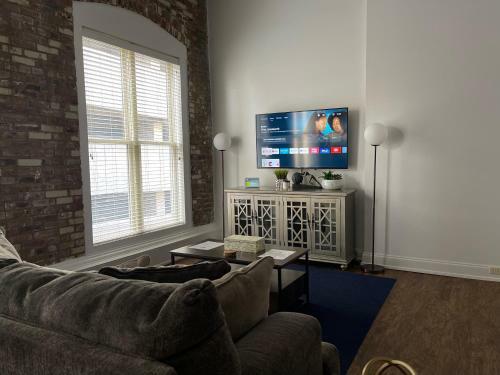 Apartamento Smart Exposed Brick-walled Apt Located On Main St.