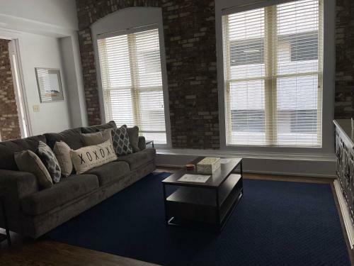 Apartamento Smart Exposed Brick-walled Apt Located On Main St.