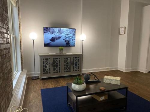 Apartamento Smart Exposed Brick-walled Apt Located On Main St.