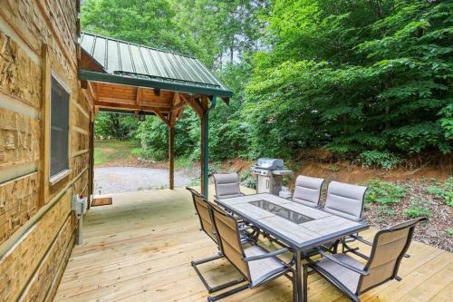 The Double Knot Log Cabin - Secluded Mountain Home