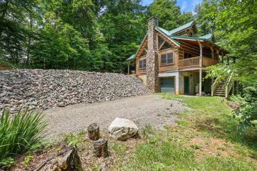 The Double Knot Log Cabin - Secluded Mountain Home
