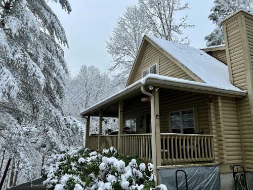 Laurel Valley Charmer With Grill And Golf Course Access