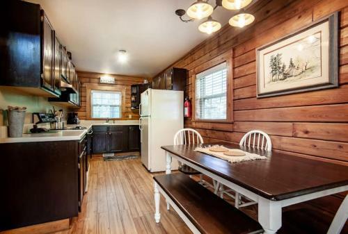 Laurel Valley Charmer With Grill And Golf Course Access