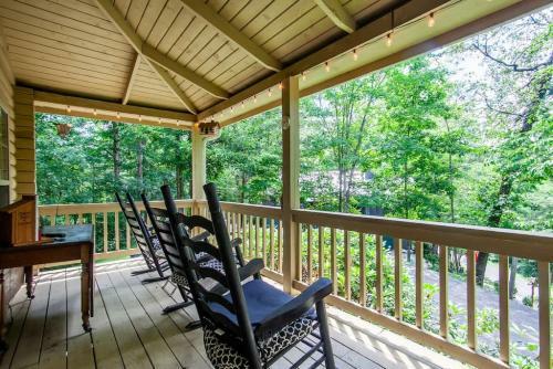 Laurel Valley Charmer With Grill And Golf Course Access
