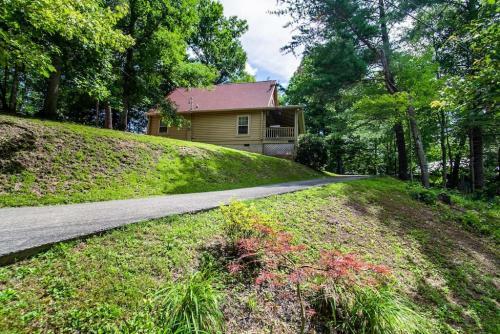 Laurel Valley Charmer With Grill And Golf Course Access