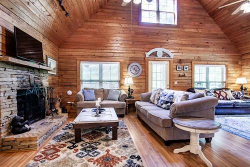 Laurel Valley Charmer With Grill And Golf Course Access