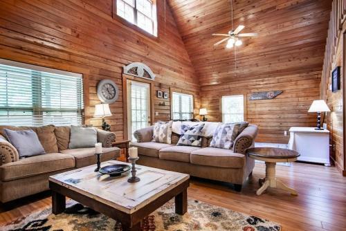 Laurel Valley Charmer With Grill And Golf Course Access