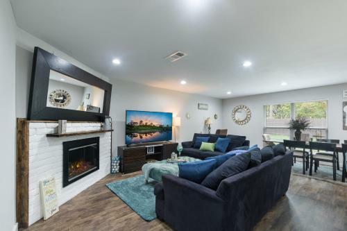 Farmhouse Style Home Centrally Located In Allen Tx