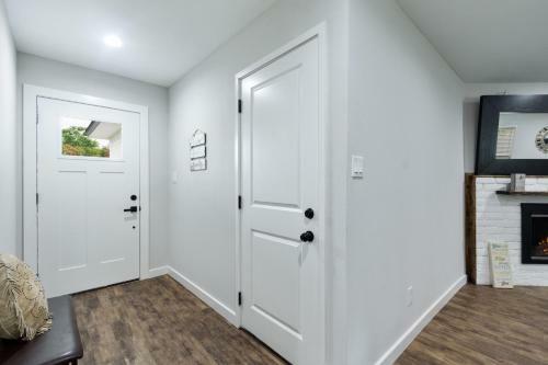 Farmhouse Style Home Centrally Located In Allen Tx