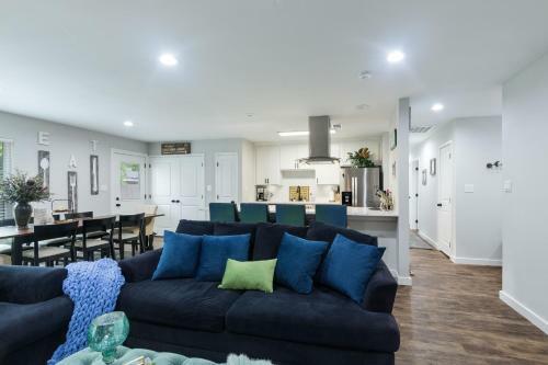 Farmhouse Style Home Centrally Located In Allen Tx