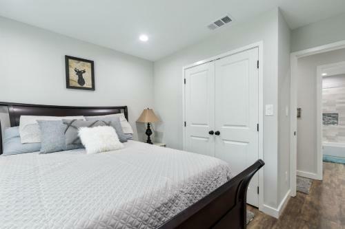 Farmhouse Style Home Centrally Located In Allen Tx