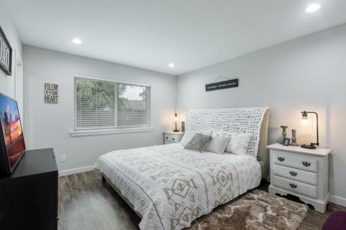 Farmhouse Style Home Centrally Located In Allen Tx