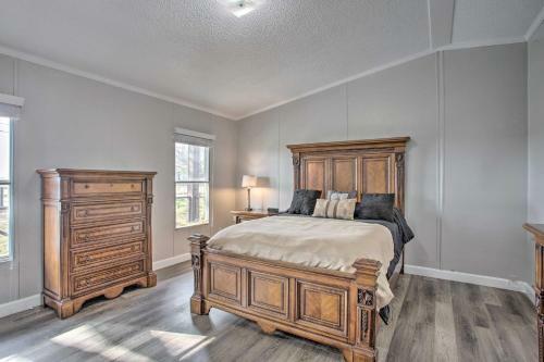 Cozy And Quiet Aubrey Getaway With Pasture Views!