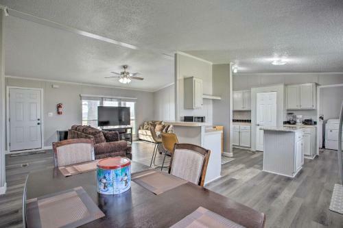 Cozy And Quiet Aubrey Getaway With Pasture Views!