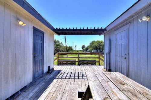 Fantasy Oaks Lodge
