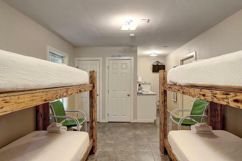 Fantasy Oaks Lodge