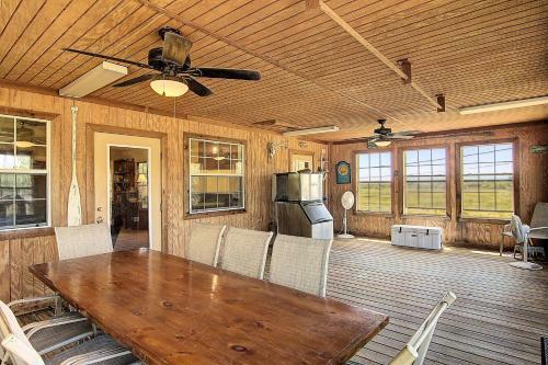 Fantasy Oaks Lodge