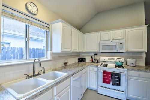 Fort Worth Home With Private Patio And Gas Grill!