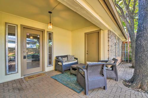 Bedford Digs With Private Pool And Rec Room!