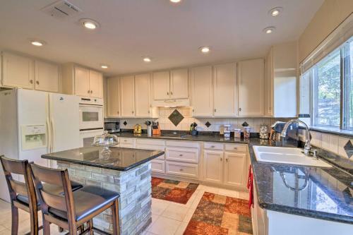 Bedford Digs With Private Pool And Rec Room!