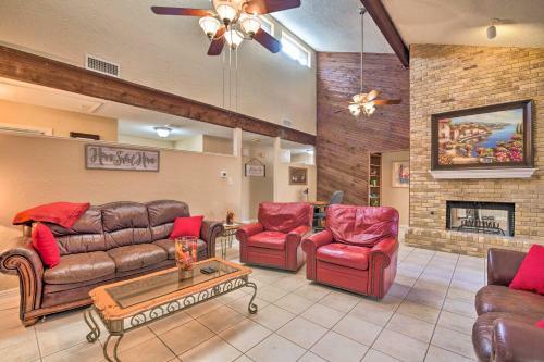 Bedford Digs With Private Pool And Rec Room!