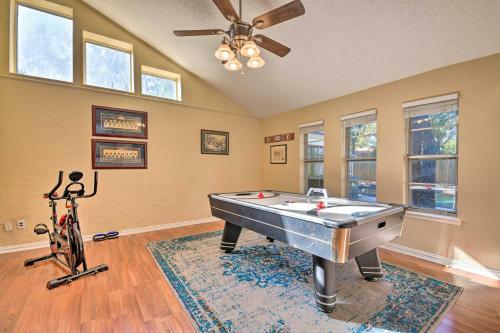 Bedford Digs With Private Pool And Rec Room!