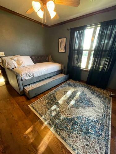 Enjoy Leisure At 4br, Fireplace, & Whirlpool