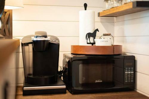Posada The Stable Tiny Container Home-12 Min To Magnolia