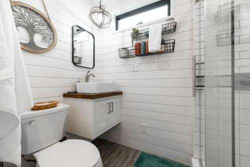 The Live Oak Tiny Container Home Near Magnolia