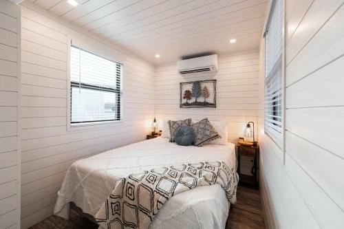 The Live Oak Tiny Container Home Near Magnolia