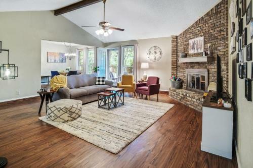 Cozy 3br Kid & Dog Friendly Home In Central Location! Home