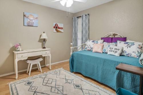 Cozy 3br Kid & Dog Friendly Home In Central Location! Home