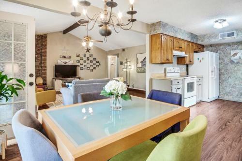 Cozy 3br Kid & Dog Friendly Home In Central Location! Home