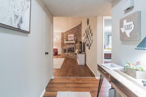 Cozy 3br Kid & Dog Friendly Home In Central Location! Home