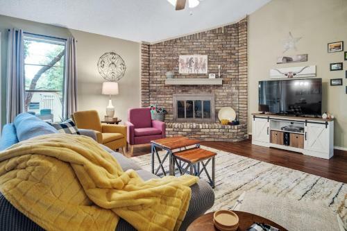 Cozy 3br Kid & Dog Friendly Home In Central Location! Home