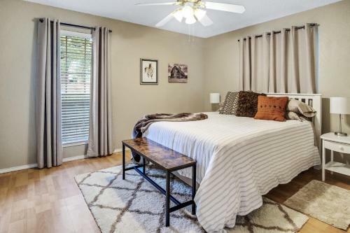 Cozy 3br Kid & Dog Friendly Home In Central Location! Home