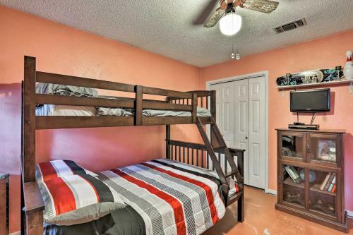 Spacious Home With Deck About 2 Mi To Lake Arlington!