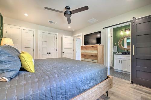 Modern And Colorful Buda Home Near Dtwn Austin!