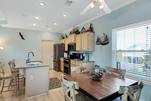 Coastal Cajun Getaway On The Beach! Home